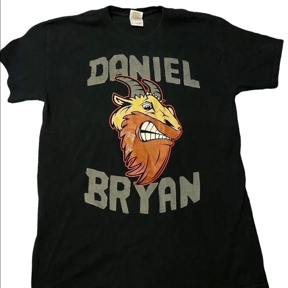 𝅺gildan Daniel Bryan Tshirt size Medium - Picture 1 of 8